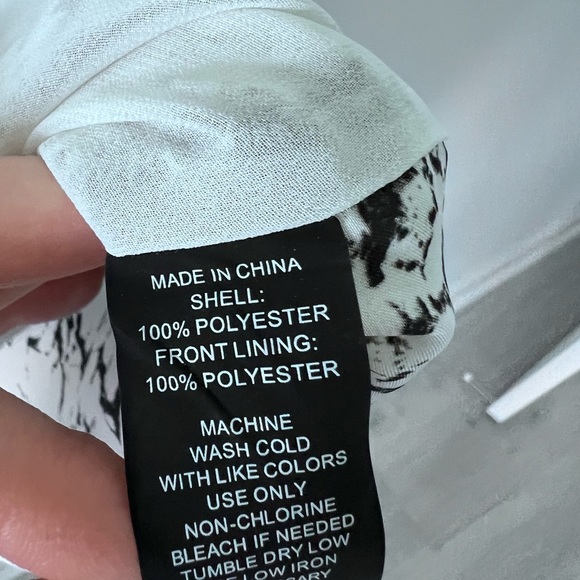 Vince Camuto Twist Front Long Sleeved Blouse Black and White Marble Print - Picture 6 of 6